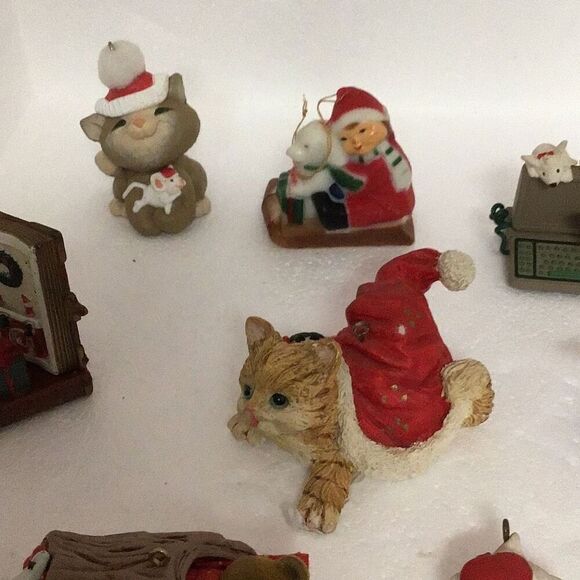 11 each miniature Christmas ornaments - Picture 4 of 6